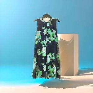 Signature by Robbie Bee sleeveless dress.  Beautiful colors, nice swing, comfy!